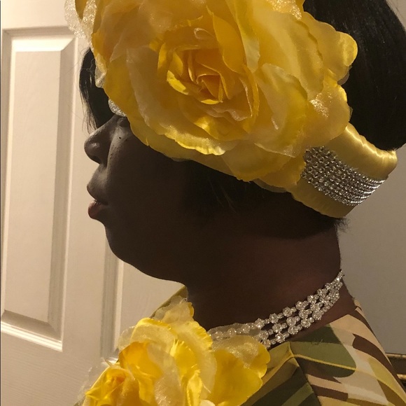 Yellow flower headband and flower pin set.